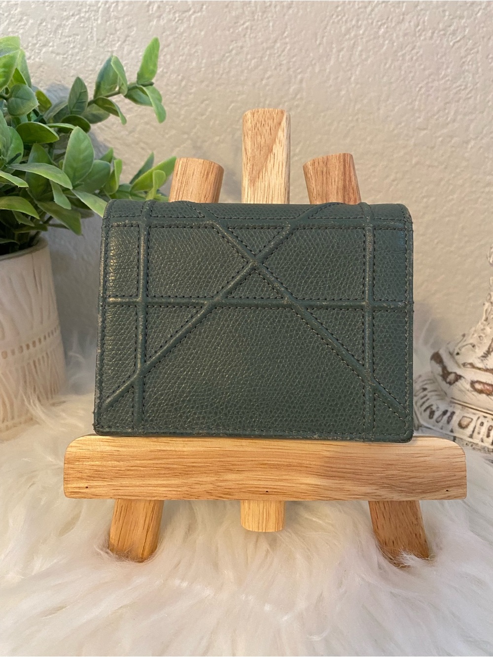 Christian Dior Diorama Green Textured Leather Card Wallet with Gold Logo - Picture 3 of 14